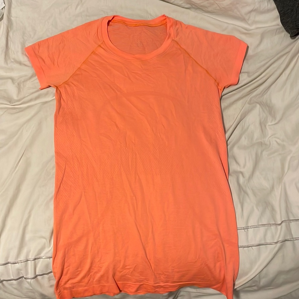 Lululemon Swiftly-Tech Short Sleeve. Size 8